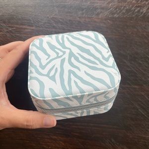 Excellent condition travel jewelry case